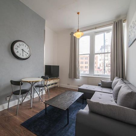 Spacious 2 Bedroom Apartment In Downtown London Exterior photo
