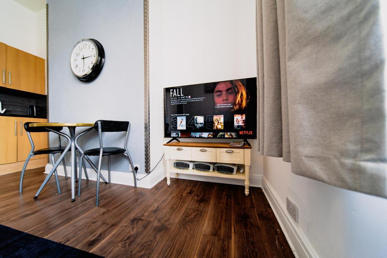 Spacious 2 Bedroom Apartment In Downtown London Exterior photo